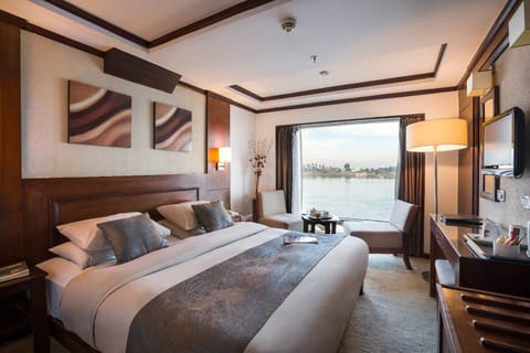 Deluxe Twin Room, Balcony, River View | Pillowtop beds, free minibar, bed sheets