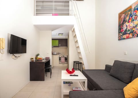 Studio Sea View | Living area | 32-inch flat-screen TV with cable channels, TV