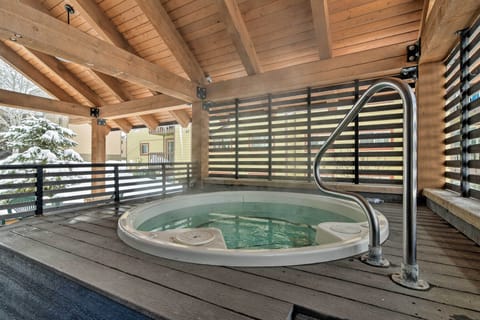 Indoor spa tub