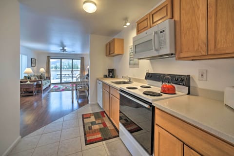 Apartment (2 Bedrooms) | Private kitchen | Microwave, oven, stovetop, dishwasher