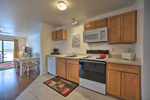 Apartment (2 Bedrooms) | Private kitchen | Microwave, oven, stovetop, dishwasher