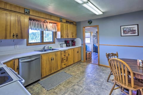 House (3 Bedrooms) | Private kitchen | Microwave, oven, stovetop, dishwasher