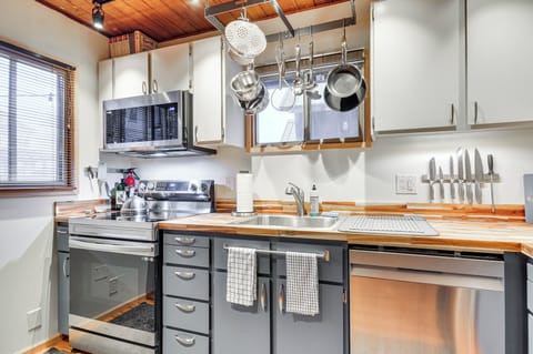 House (2 Bedrooms) | Interior