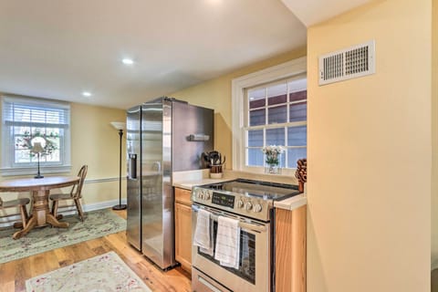 Apartment (2 Bedrooms) | Private kitchen | Microwave, oven, stovetop, dishwasher