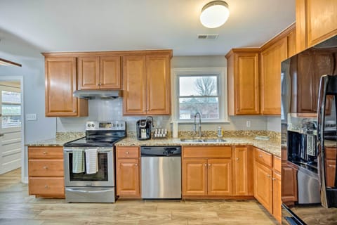 House (3 Bedrooms) | Private kitchen | Microwave, oven, stovetop, dishwasher