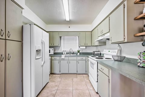 House (2 Bedrooms) | Private kitchen | Dishwasher, cookware/dishes/utensils, paper towels