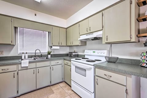 House (2 Bedrooms) | Private kitchen | Dishwasher, cookware/dishes/utensils, paper towels