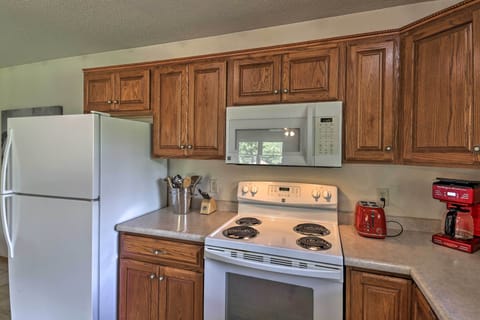 House (3 Bedrooms) | Private kitchen | Microwave, oven, stovetop, dishwasher