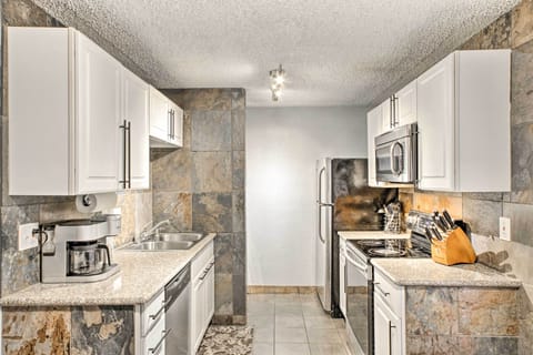 Apartment (2 Bedrooms) | Private kitchen | Microwave, oven, stovetop, dishwasher