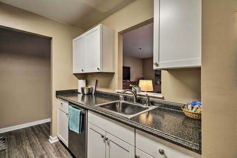 Apartment (3 Bedrooms) | Private kitchen | Microwave, oven, stovetop, dishwasher