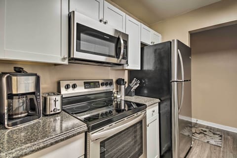 Apartment (3 Bedrooms) | Private kitchen | Microwave, oven, stovetop, dishwasher