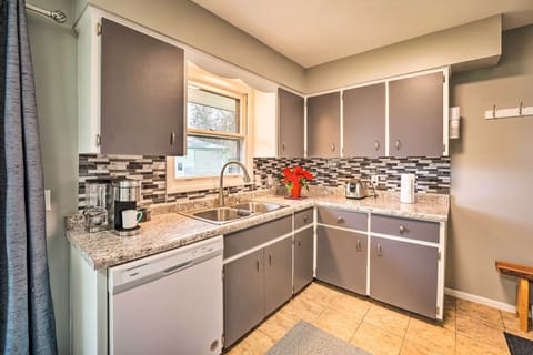 Apartment (2 Bedrooms) | Private kitchen | Microwave, oven, stovetop, dishwasher