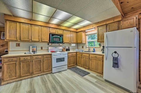 House (4 Bedrooms) | Private kitchen | Microwave, oven, stovetop, blender