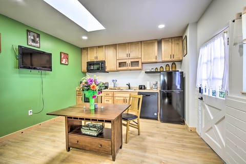 Apartment (0 Bedroom) | Private kitchen | Microwave, oven, stovetop, dishwasher