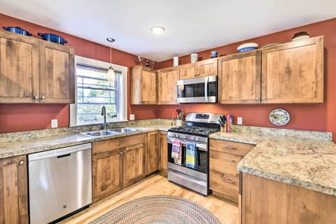 House (2 Bedrooms) | Private kitchen | Microwave, oven, stovetop, dishwasher