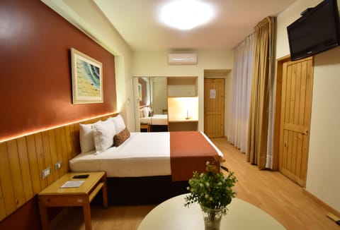 Classic Double Room, 1 Double Bed | Premium bedding, minibar, in-room safe, desk