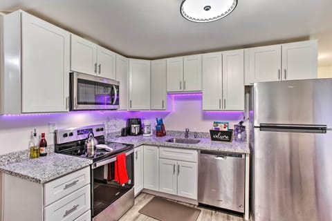 Apartment (2 Bedrooms) | Private kitchen | Microwave, oven, stovetop, dishwasher