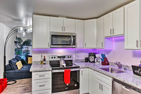 Apartment (2 Bedrooms) | Private kitchen | Microwave, oven, stovetop, dishwasher