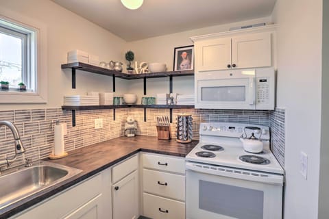 Apartment (3 Bedrooms) | Private kitchen | Microwave, oven, stovetop, dishwasher