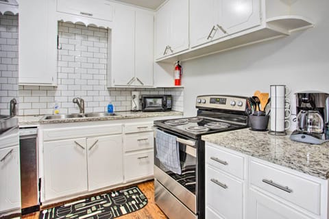 House (2 Bedrooms) | Private kitchen | Microwave, oven, stovetop, dishwasher