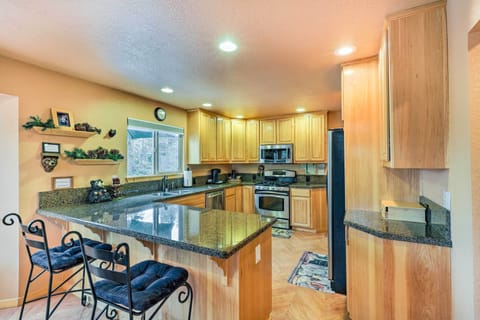 House (3 Bedrooms) | Private kitchen | Microwave, oven, stovetop, dishwasher