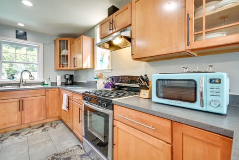 House (3 Bedrooms) | Private kitchen | Microwave, oven, stovetop, dishwasher