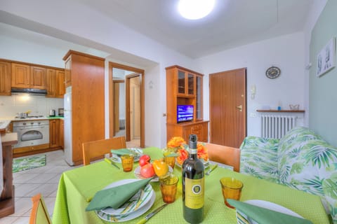 Family Apartment, 2 Bedrooms (Leonardo House Garden Stresa Center) | Interior