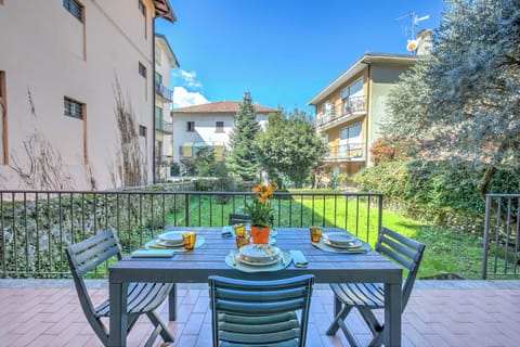 Family Apartment, 2 Bedrooms (Leonardo House Garden Stresa Center) | Outdoor dining