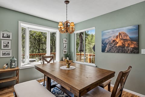 Architecture, Building, Dining Room, Dining Table, Furniture