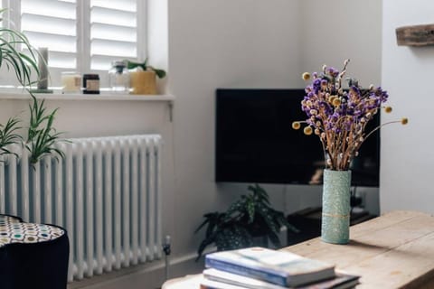 House | 3 bedrooms, desk