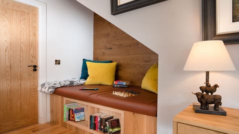 Two Queens Houses understairs snug