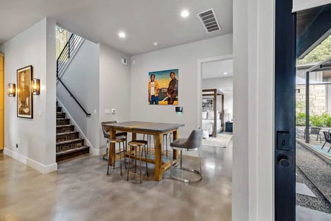 Breakfast nook seating for 6