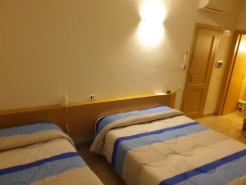 Classic Triple Room, 1 Bedroom | Desk, travel crib, free WiFi, bed sheets