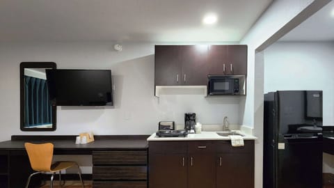 Full-size fridge, microwave, stovetop, coffee/tea maker