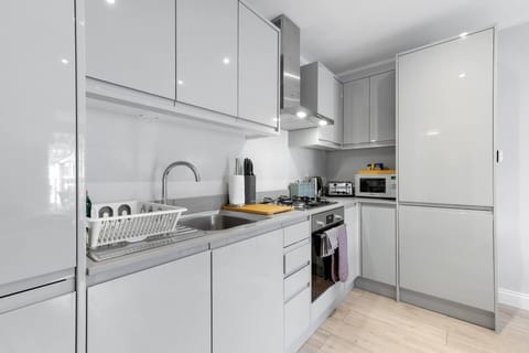 Apartment | Private kitchenette | Fridge, microwave, oven, stovetop