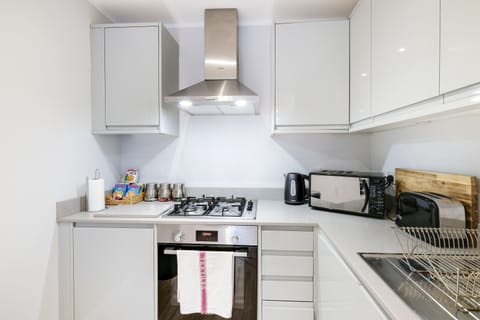 Standard Apartment | Private kitchen | Fridge, microwave, oven, stovetop