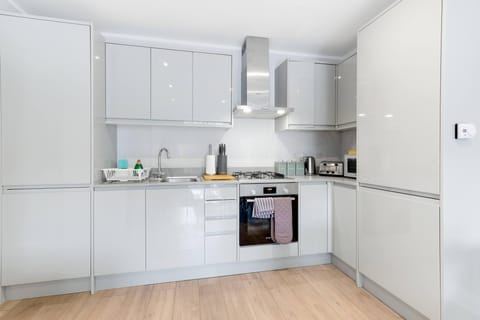 Apartment | Private kitchenette | Fridge, microwave, oven, stovetop