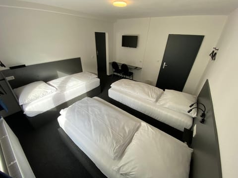 Standard Room | Desk, laptop workspace, free WiFi, bed sheets