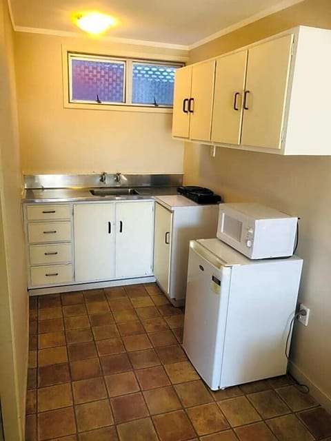 Standard Studio (1Q + 1S) | Private kitchenette | Fridge, microwave, coffee/tea maker, electric kettle