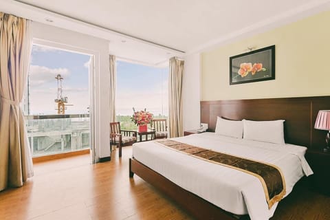 Panoramic Double Room Single Use, 1 King Bed | Minibar, in-room safe, individually furnished, desk