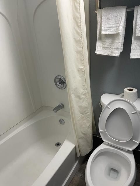 Comfort Room, 2 Queen Beds | Bathroom | Rainfall showerhead, free toiletries, towels