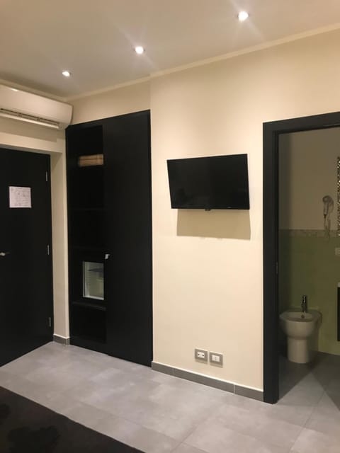 Premium bedding, in-room safe, desk, soundproofing