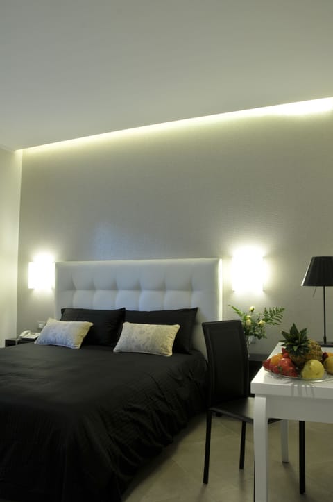 Premium bedding, in-room safe, desk, soundproofing