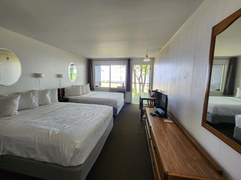 Standard Room, 2 Queen Beds, Lake View | Free WiFi, bed sheets