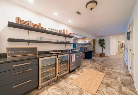 Lower Level Bar - Perfect for Entertaining