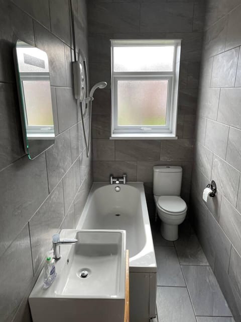 House | Bathroom | Combined shower/tub, deep soaking tub, hair dryer, towels