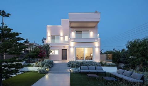 VILLA I
Beautiful Garden and Large Patio/ Entrance