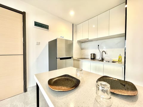 Premium Apartment | Private kitchen | Full-size fridge, electric kettle, cookware/dishes/utensils