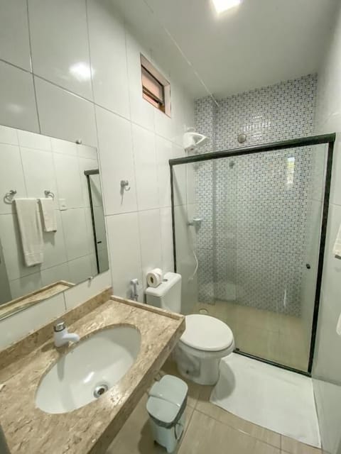 Double Room | Bathroom | Shower, free toiletries, hair dryer, towels