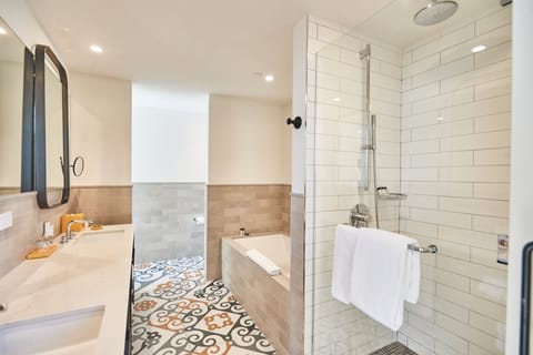 Suite, 1 Bedroom, View, Tower (Freedom Tower View) | Bathroom | Designer toiletries, hair dryer, bathrobes, slippers